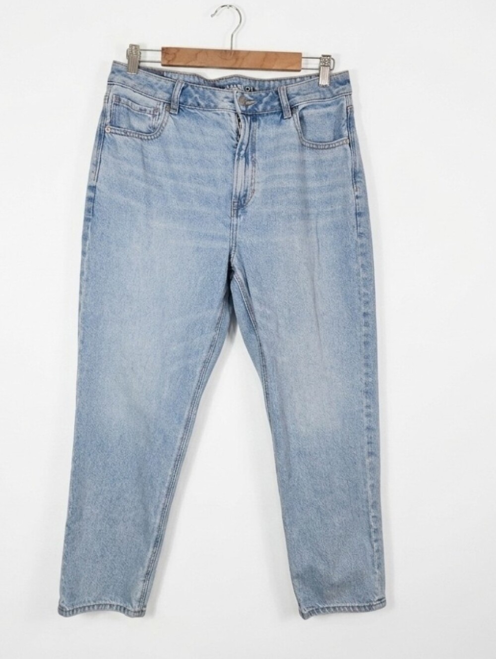 American Eagle Outfitters mom jeans